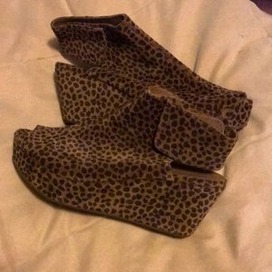 Chocolate Blu Animal print wedge size 10 NWOT